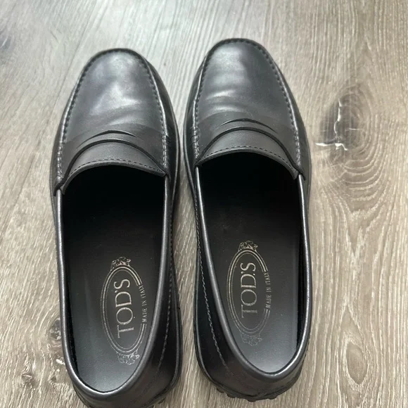 Tod's Men's Black Leather Slip-On Loafers - Picture 8 of 11